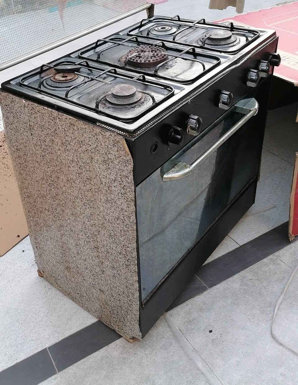 السلام عليكم طباخ شغال ونار صافيه بدون فرن السعر ٧٥ وبي مجال *********** واتساب
