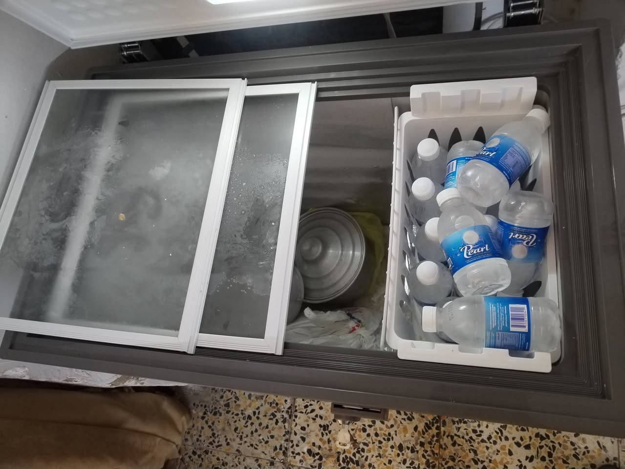 السلام عليكم عندي مجمده جديده للبيع مستعمله اسبوع فقط والله العظيم 350 وفيها مجال تواصل مع هذا الرقم ***********

