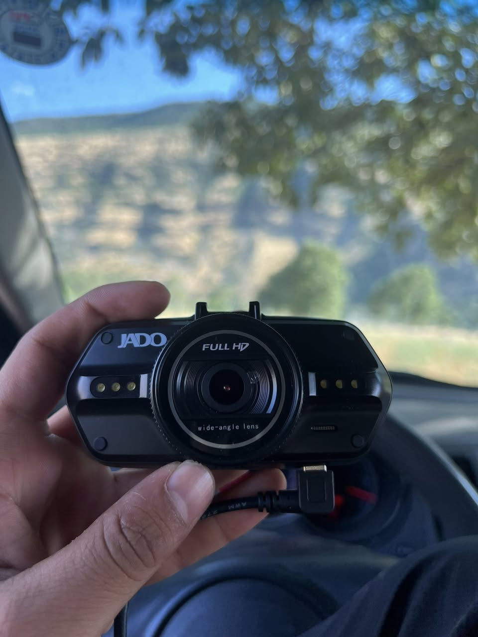 احمِ سيارتك وسجّل كل لحظة على الطريق! 🚗📸
كاميرا السيارة (Dashcam) من البراند الشهير JADO (موديل D790)، الحارس الذكي لسيارتك أثناء القيادة لتوثيق كل التفاصيل وضمان حقوقك.
أبرز المميزات:
• تسجيل مستمر: توثيق الرحلات بجودة عالية ووضوح ممتاز.
• شاهدك الموثوق: في حال حدوث أي حادث (لا سمح الله)، توفر لك دليلاً قاطعاً وفيديو يثبت حقك.
• تصميم عصري: سهلة التركيب على الزجاج الأمامي ولا تؤثر على مظهر السيارة الداخلي.
• براند عالمي: من إنتاج شركة JADO المتخصصة في أنظمة سلامة السيارات الذكية.
📥 للطلب والاستفسار عن السعر، يرجى مراسلة الصفحة أو الاتصال على: [رقم الهاتف]
🚚 متوفر خدمة التوصيل لجميع المحافظات.


**إذا كنت صاحب هذا الإعلان وتريد حذفه لأي سبب، رجاءا أرسل رسالة إلى الدعم الفني**