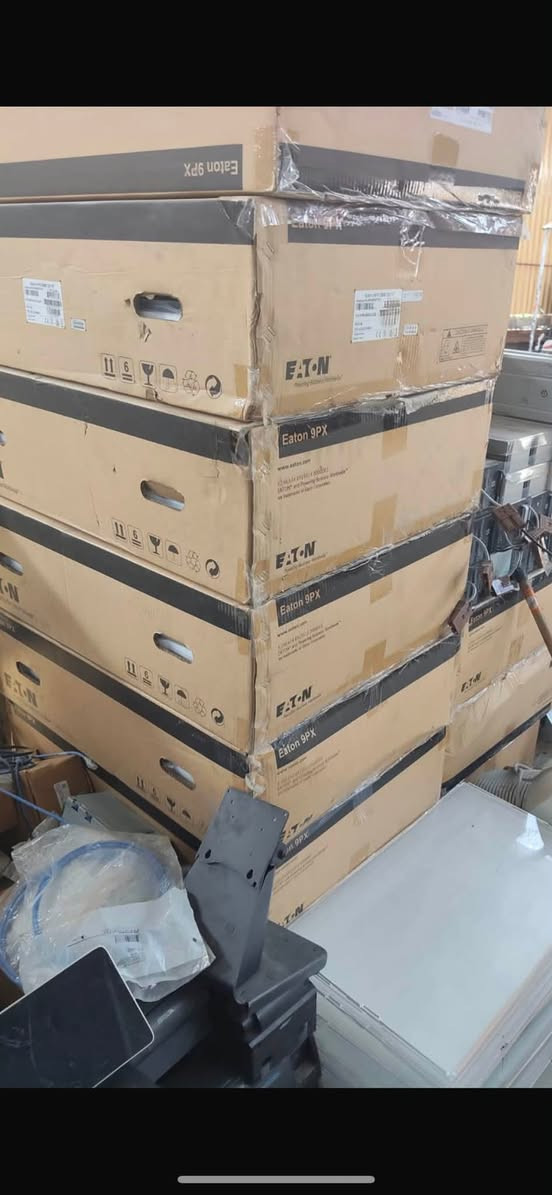 اجهزة اصليه كامل بطاريات اصليه اون لاين حجم 2200    —  10 امبير حقيقي سعر القطعة ٢٠٠ الف  بغداد يوجد تواصل ***********
