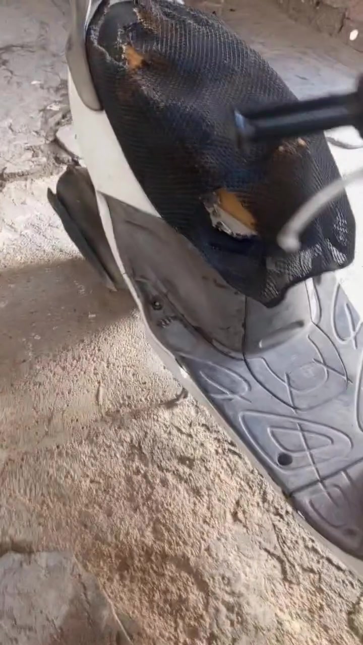 دراجه اكزز للبيع نضيفه كلشي شغال بيه بس كشن يرايدله سعر 275وبيه مجال قليل مكاني بصره قضاء القرنه جسر نهيرات ارقم ***********
