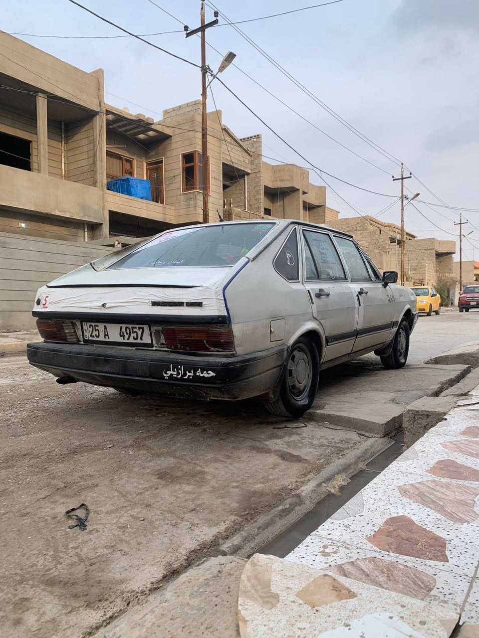 السلام عليكم
سعر مناسب 23 وبيها مجال قليل 
برازيلي 86
كير محرك شرط كهربائيت
 كلها شغاله
باتري جديد صدر جديد
 رقم كركوك دولي بسمي
تايرات ٤جدد لايت زنون
بيع أو مراوس حسب القناعه اي استفسار ***********
