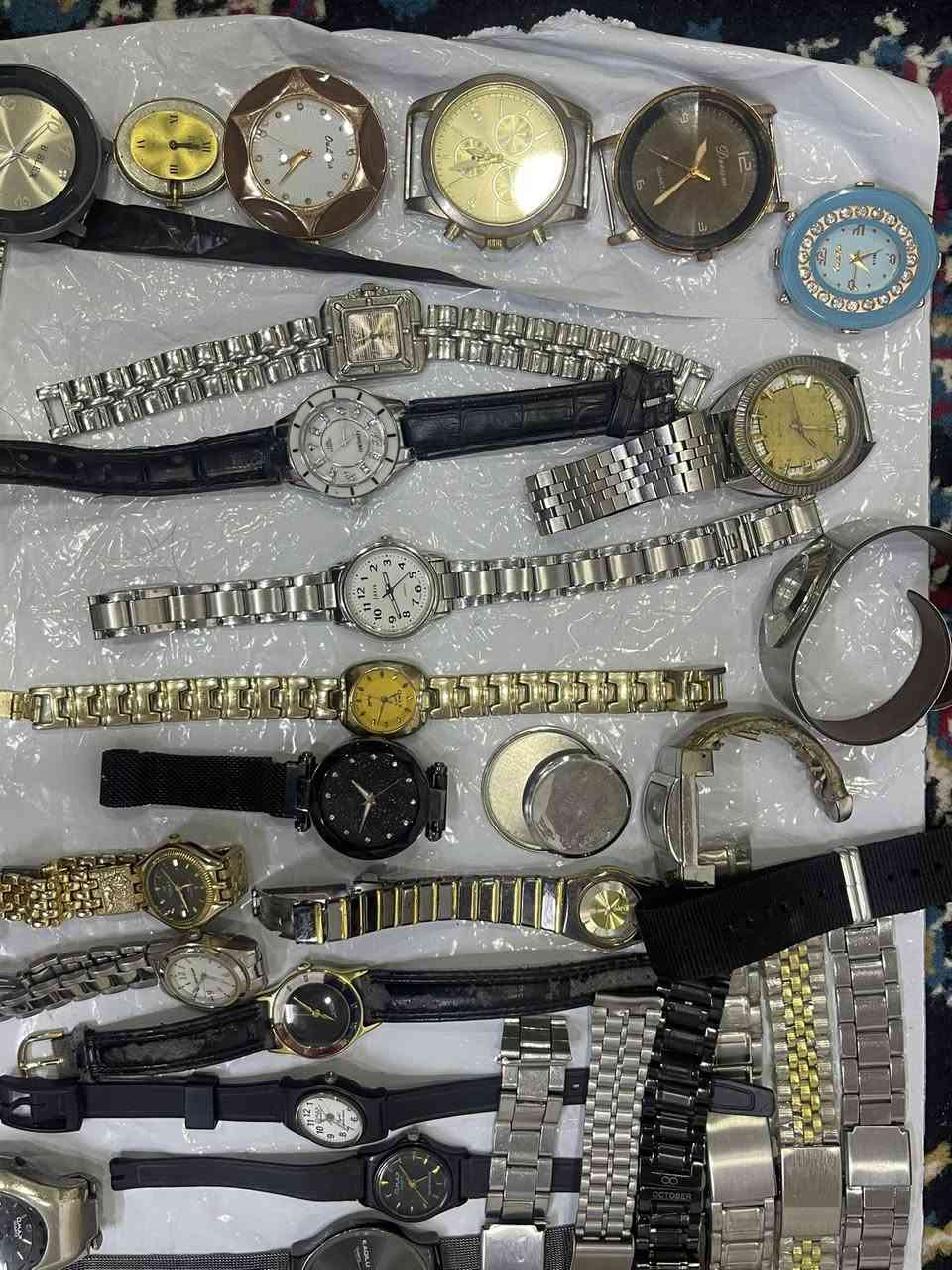 السلام عليكم ساعات كوارتز نص يشتغلن ونص يحتاج بطاريه ومن ضمن المجموعه ساعه واحده اوتماتيك عاطله رجاليه ريكو 
الساعات كلهم باله ومع سيوره  كل المجموعه 30 قطعه مع سيوره خلي سعر مناسب وآخذهم الف عافيه ورزق على الله


**إذا كنت صاحب هذا الإعلان وتريد حذفه لأي سبب، رجاءا أرسل رسالة إلى الدعم الفني**