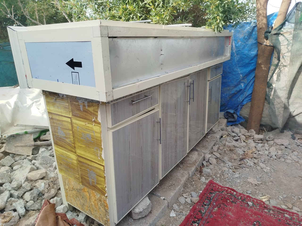 كاونتر الامنيوم للبيع قطعتين فقط سعر 140الف بي مجال ***********
