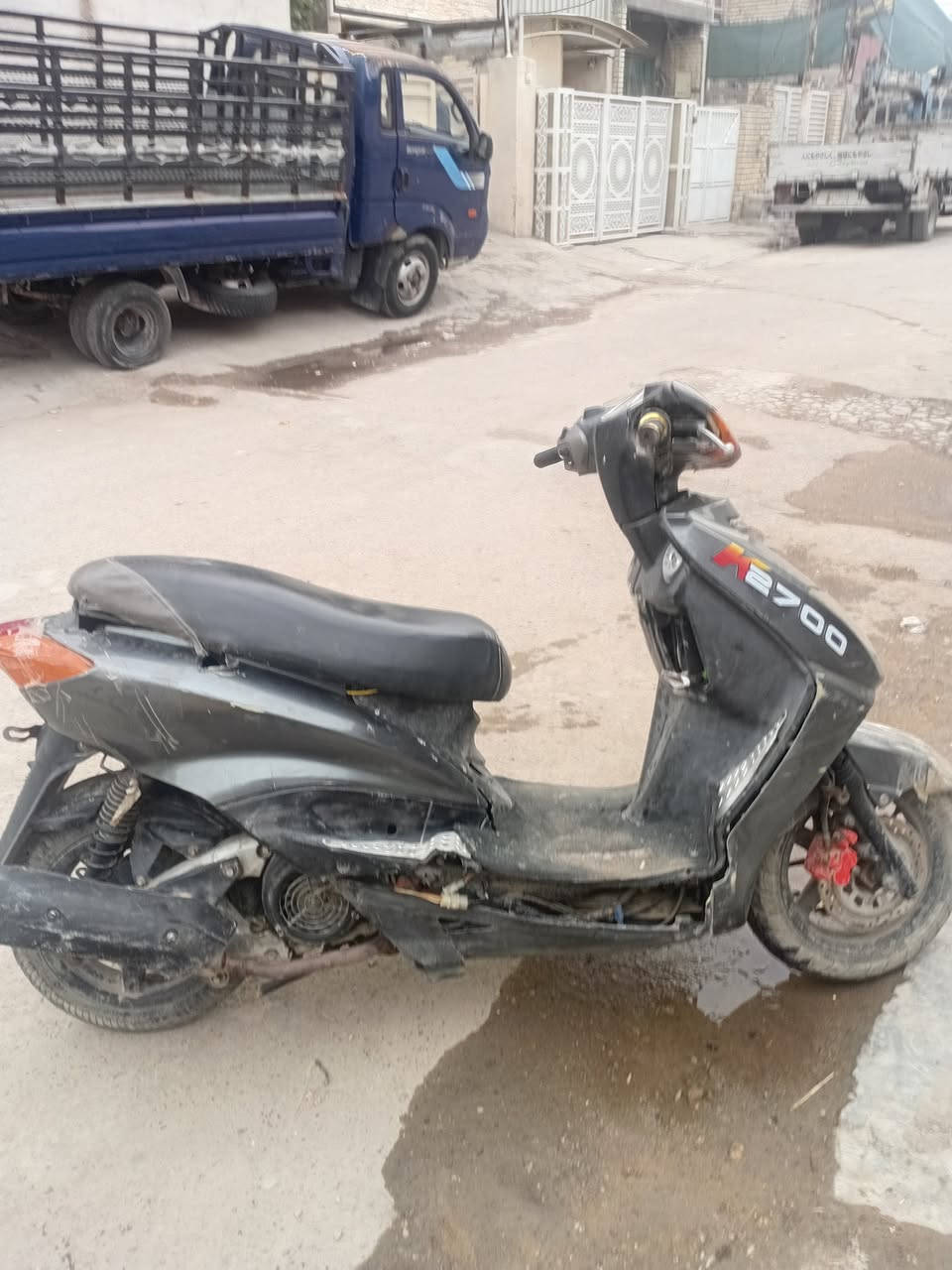 السلام عليكم سكنس نثيه للبيع دراجه مكينتهه توهه مجفتهه
كلجات امامي جديده والكلجات الخلفيه نضيفه بس عوزهه ترتيب شويه والقبق مال هندر ماشاده يرادله عرموطه حالين اشغلهه سلف السعر ٢٧٥ وبيهه مجال  مكاني بغداد بلديات
للستفسار متواجد خاص ورقمي ***********بي واتساب
