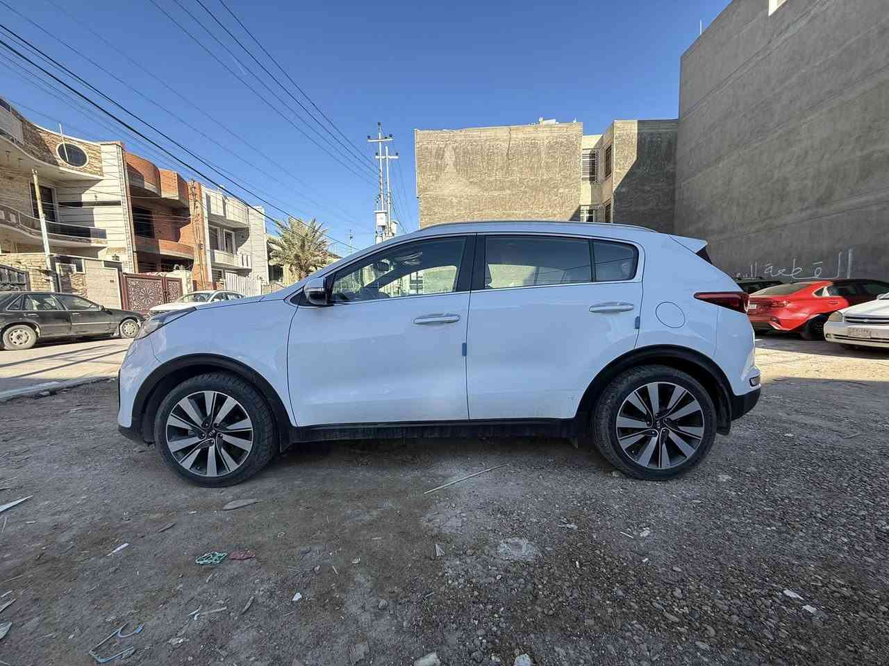 سبورتج 2018 خليجي
ماشيه 106 الف كيلومتر
محرك 2000 دوش
رقم اربيل باسمي
هزه جديده قبل كم يوم سويتها
بيها بنيد مصبوغ اثر طابوكه واكعه عليه بدون اي ضرر داخلي فقط البنيد تضرر وتبدل ونصبغ وعندي صوره الضرر
وبارد كلش بسيط بالصندوك ماشره عليه بالاحمر
كير ومحرك مكفول
داخل عسلي
اشاير بالمري
السياره نظيفه 
السعر 177 ورقه وبيها مجال بسيط 
مكان السيارة بغداد السيديه
الرقم ***********
