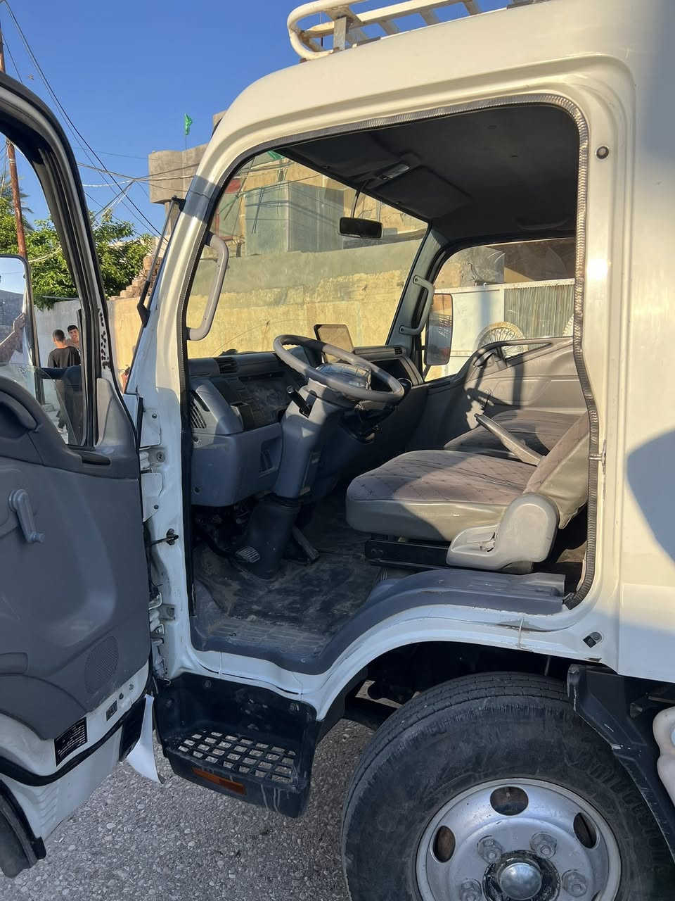 السلام عليكم كنتر موديل 11 بيها باب سايق بدون دواخل  تانكي 200لتر تبريد ثلج  سياره جاهزه سعرها 165 وبيها مجال 
***********
