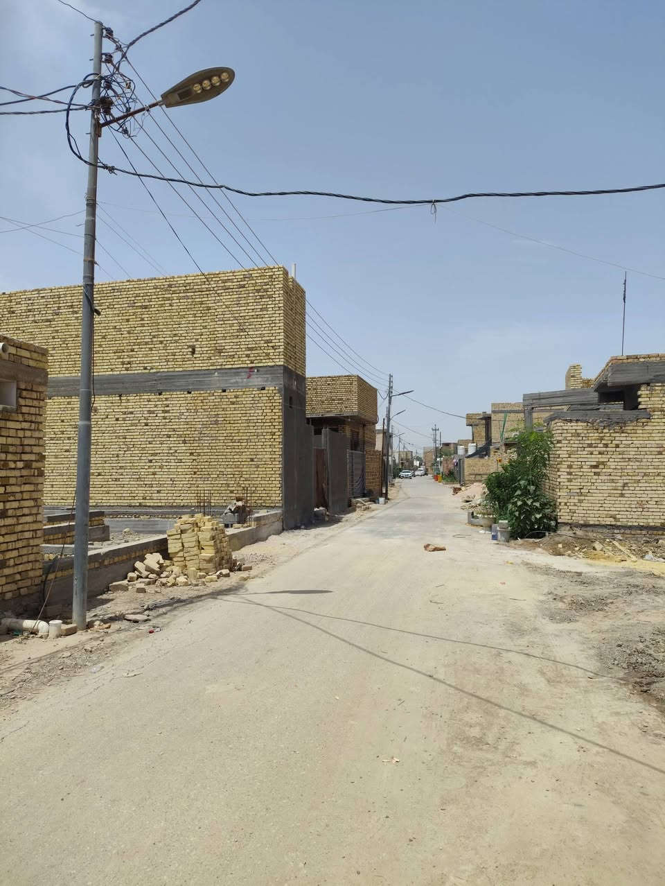بيت للبيع طابقين درج خارجي 
خنيطله الزراعي خلف بيت سيد مصطفى 
الشارع التبليط ماي مجاري كهرباء حته اناره 
***********
