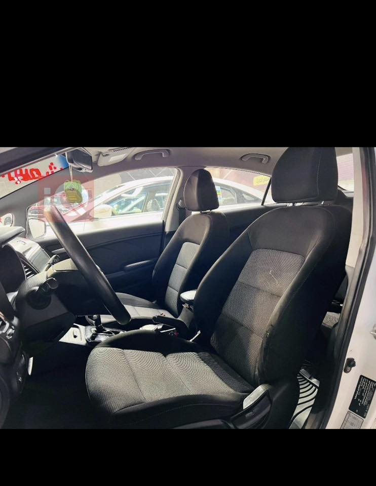 السلام عليكم
كيا سيراتو موديل 2018 السيارة خليجية محرك 1600 سلندر 4 اوتماتيك ماشية 97,000 
بيها صبغ قطعتين فقط والسيارة خير من الله مال جناية 
المواصفات 
كاميرا خلفية 
التحكم على المنحدرات 
مستشعر وقوف 
شاشة 
مراقبة النقطة العمياء 
2 وسادة هوائية 
مصابيح زنون امامية 
ابل كاربلاي 
ورقم السيارة بغداد خصوصي 
تحويل ثاني يوم 
السعر 128$ 
وبيها مجال 
مكانها بغداد 
والراغب بل شراء يتصل ومايكون خاطرة الة طيب 
الرقم 
***********
