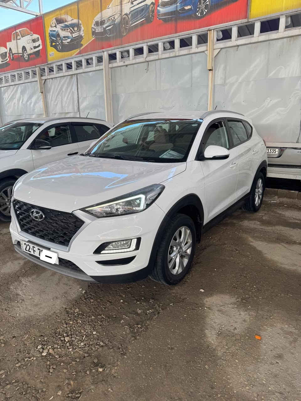 السلام عليكم 
توكسان خليجي مديل 2020 
السيارة مكفولة من صبغ فقط مكانات بارد 
السونار موجود بداخل المنشور
محرك 2400 ما مفتوح برغي بي وضع شركة
4ويل ماشية 130 الف كيلو متر حقيقي
رقم اربيل دولي مكان السيارة النجف الاشرف
السعر 175  قابل للتفاوض 
الاستفسار ***********
