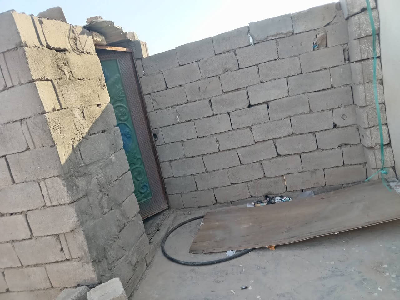 سلام عليكم. بيت للبيع حي شهداء تجاوز قرفه وصاله ومطبخ وحوش بي مساحه كدام البيت سعر 3ملاين ونص. اتصال ***********
