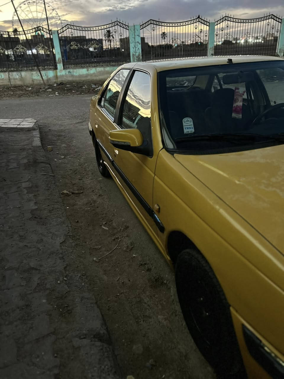 السلام عليكم
 بيجو بارس ٢٠١٥ مكفوله من التبديل 
فقط شبرين صبغ جاملغ الباقي مكفول من الخياسات والتعمير
حداديه جديده نفض شرط زيرو
مشط جديد
عينه وصينيه جديد
باتري جديد
كير مكينه خير من الله
رقم ميسان مصفره هيئه وغرامات تحويل ثاني يوم
مكاني العماره
للاستفسار
***********
