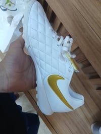 كدام عينك اصلي مال امزون خفيف واحد ع واحد ستدد +ترتان الاسود ٤٥ الابيض...