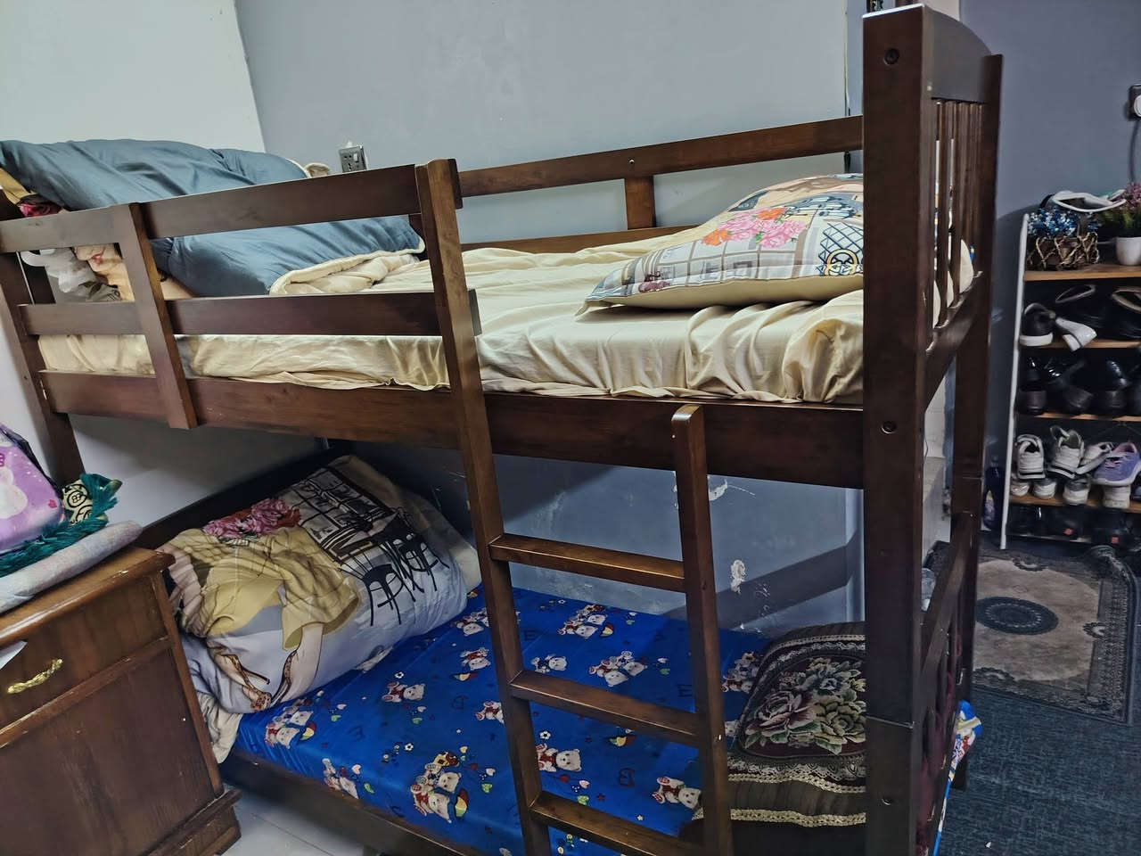 سلام عليكم غرفه جديده  ممستعمله هواي مع جرابي نفرين للبيع ***********
