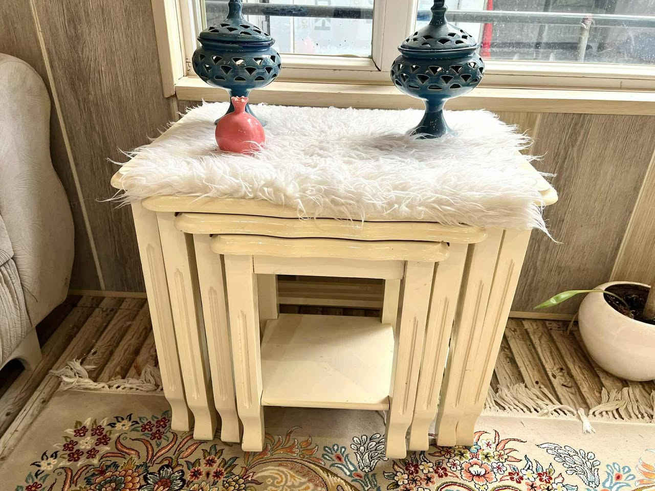 قەنەفەکان بە تەپڵەکەکنەوە 330 هەزار 15 نەفەریە فەڕشەکە 200 هەزار پەردەکە 70 هەزار 3 مەترە میز تەوەلیتەکە 140 هەزار تکایە ئەگەر موشتەری نیت سەرمان مەیشینە لەگەل ڕێزم ڕەقەم تەلەفون *********** شوین سلێمانی
