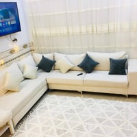 للبيع كورنر مع كوشات عدد٨ مع طبلة وسطيه مع زوليه 850 الف وبيه مجال للش...