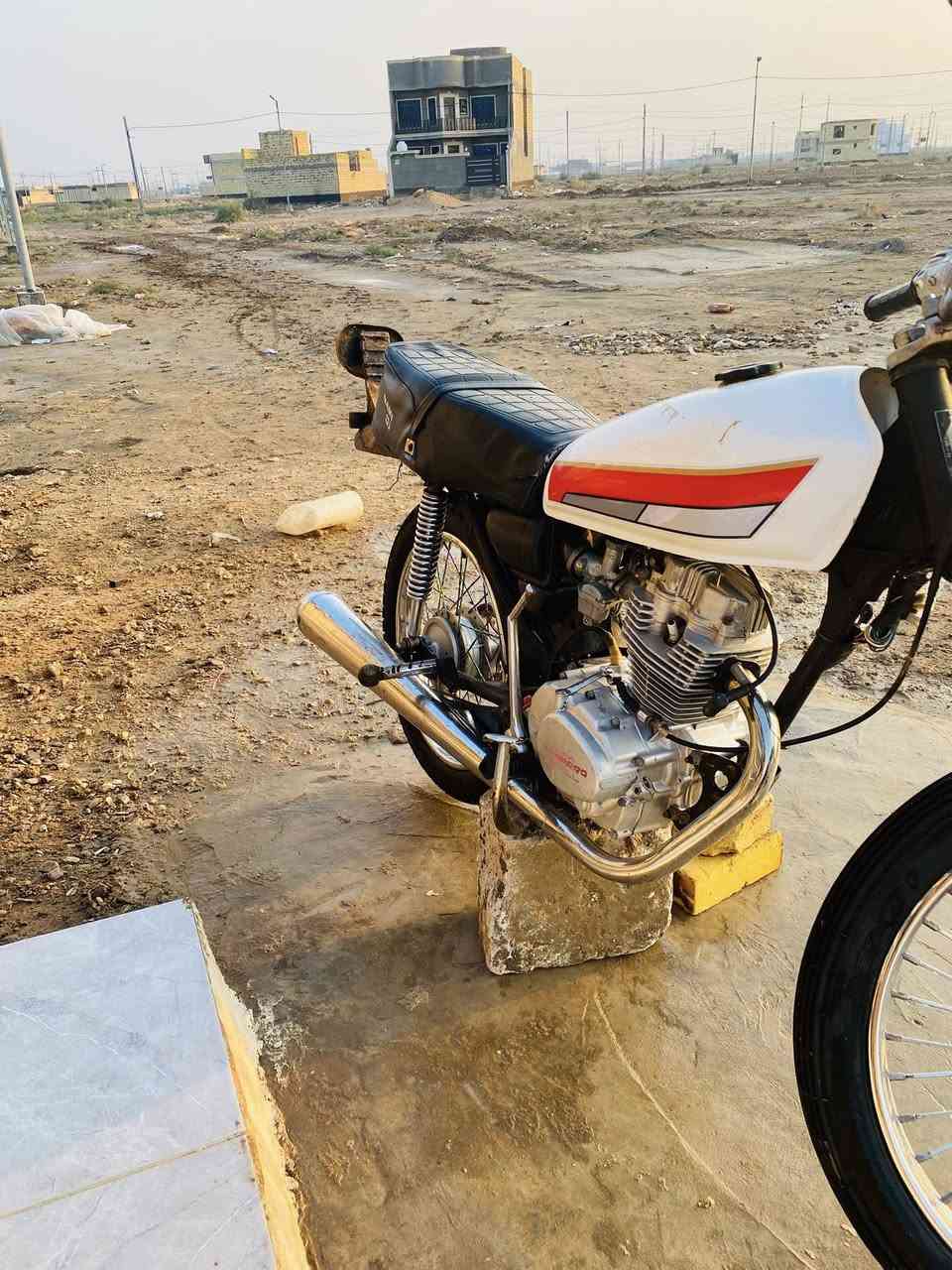 دراجه  نامه اربع كير للبيع اوراق اصولي   موديل 17 المكان الديوانيه الخصيمه سعره ٦٥٠ وبيه مجال  للاتصال ***********
