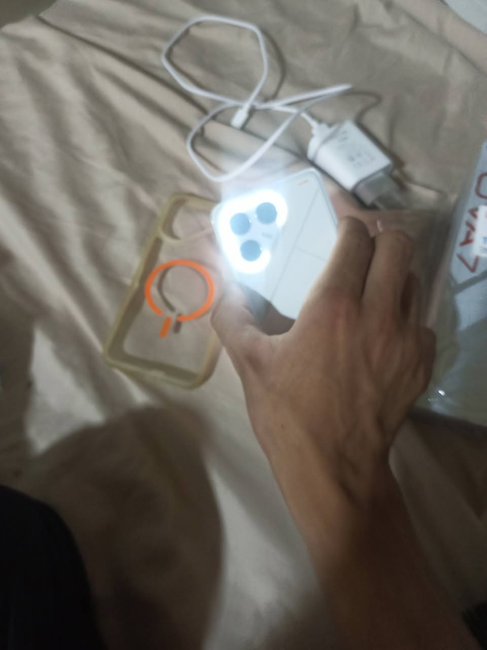 موبايل لسا جديد مستعمل قليل جدا .120فريم ببجي حقيقي موجود باربيل ... والله مضيف جدا مافيه خدش ابدا.
سعر 460الف ....***********
