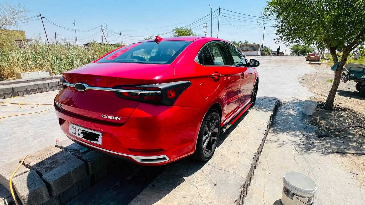 تحيه طيبه …❤️
سياره للبيع نوع شيري اريزو 6
موديل ٢٠٢٣ 
رقم بغداد باسمي شخصيا هزه جديده ولوحات دولي وسنويه الى ٢٠٣١ 
لون احمر 
.
السياره استلامها قبل ٧ اشهر فقط يعني  ب٢٠٢٦ يلا طلعت من الشركه 
.
السياره داخله بالضمان لمده ٦ سنوات وضمان حقيقي اي شي يصير بسياره تروح لشركه يبدلك ومتدفع ولا فلس وتكدر تروح وتتاكد بنفسك 
.
مواصفات فول 1/1 
مكينه ١٥٠٠ تيربو صاروخ 🚀
كير اوتوماتيك + عادي 
شاشه كار بلي بلادي 
حساسات 
رادار امامي وخلفي 
رادارات جانبيه 
تحكم ستيرن جهتين 
بصمه تشغيل + بصمه ابواب 
فتحه بالقماره 
دواخل جلد 
كشنات كهربائيه 
تبريد امامي وخلفي 
لايت امامي وخلفي لد بلادي 
سايد بريك بصمه 
اوتو ستوب 
كامرات 360 درجه اماميه وخلفيه وثنين جانبيات 
وماشيه ٢٣ الف فقط حقيقي 
وسعرها مناسب ب١٠٠ وروح لشركه شوف شكد سعرها وسعر خواتها بالكروبات 
ومكانه بالكوت مركز المدينه 
وهذا رقمي ***********
