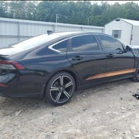 السياره موجوده بكراج تبادل  سريع  ابو غريب سعر لفتره محدوده ١٤٥$ وبيه ...