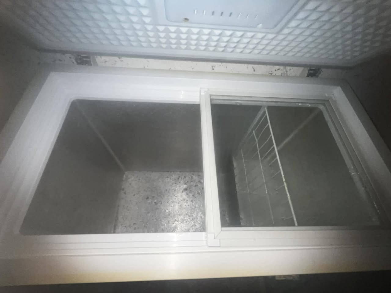 السلام عليكم احبتي 
مجمدة نظيفة مع  ظمان التجميد بسعر مناسب 
المكان حي الحسين شارع الموكب فرع محمد أبو كيان الكهربائي 
للاستفسار ***********
