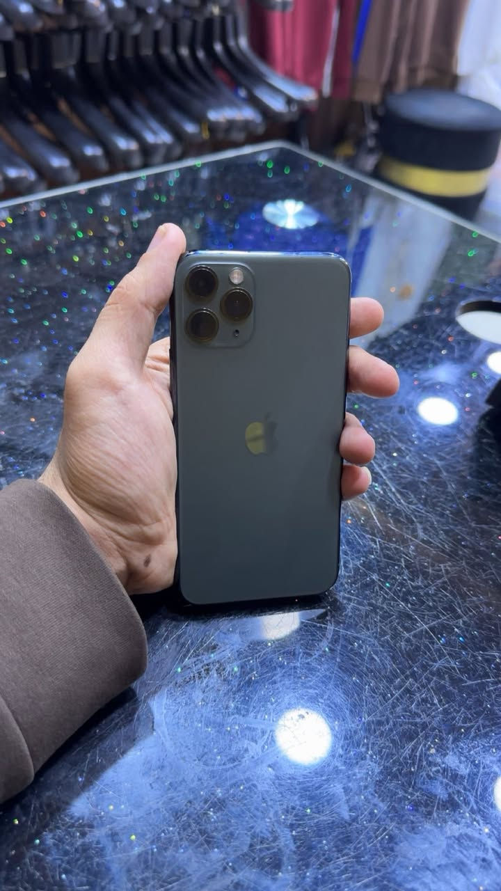 11 برو زغير دبل سيمكارت 
عربي شرق اوسط 256 
بطاريه 81 بلادي 
سعر 275 💸
*********** الشعب
