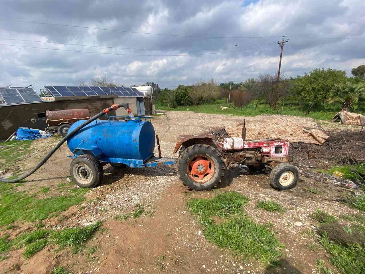 عنتر 71 موديل 81 رقم وسنويه رقم صلاح الدين شرط التحويل معه مقطوره ماء السعه 4000 لتر مكان كركوك ناحيه ليلان السعر 5 مليون لتصال ع رقم ***********
