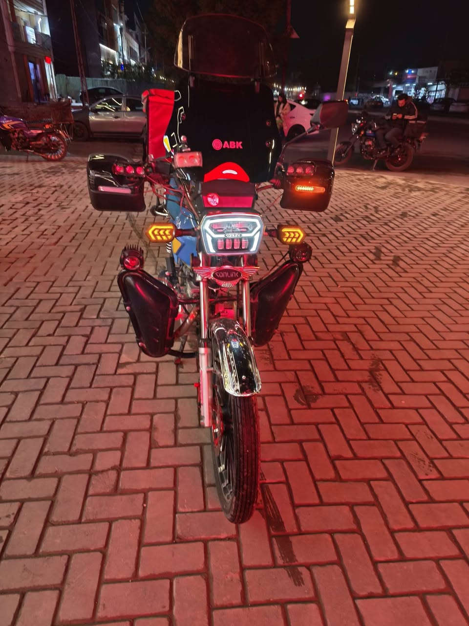 سلام عليكم دراجه سولنك موديل 24 نهايه شهر ال12 على ال25 محرك cpf 150 دراجه كامله مابيه اي نقص ابيعه هيه والغراض الي وياه وترتيب مثل متشوف رايده ب900 وبيه مجال عنواني الدوره رقمي ***********
