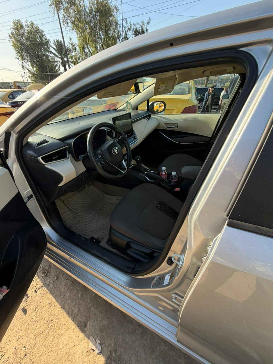 السلام عليكم
كورلا خليجي مكفولة عدا (١٠) حالوب بالبنيد 
صبغ لايوجد ضرر لا يوجد 
السياره موديل (٢٠٢٢) ماشية (١٠٠ )الف
باسمي رقمها اربيل 
السياره موجوده في بغداد السعر ١٥٥ ومجال قليل جداً جداً 
رقم الهاتف *********** واتساب اتصال،،
