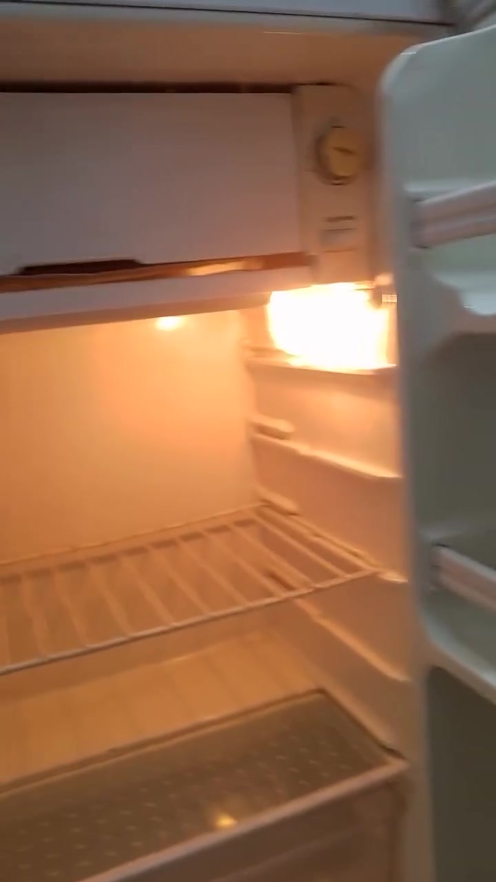 سلام عليكم ثلاجه جديده شغاله سعر 60 ،❔***********
