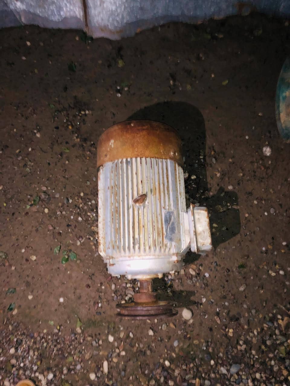 السلام عليكم ماطور تركي وضع شركه للبيع 20 احصان السعر المطلوب 500 التصال على الرقم ***********
