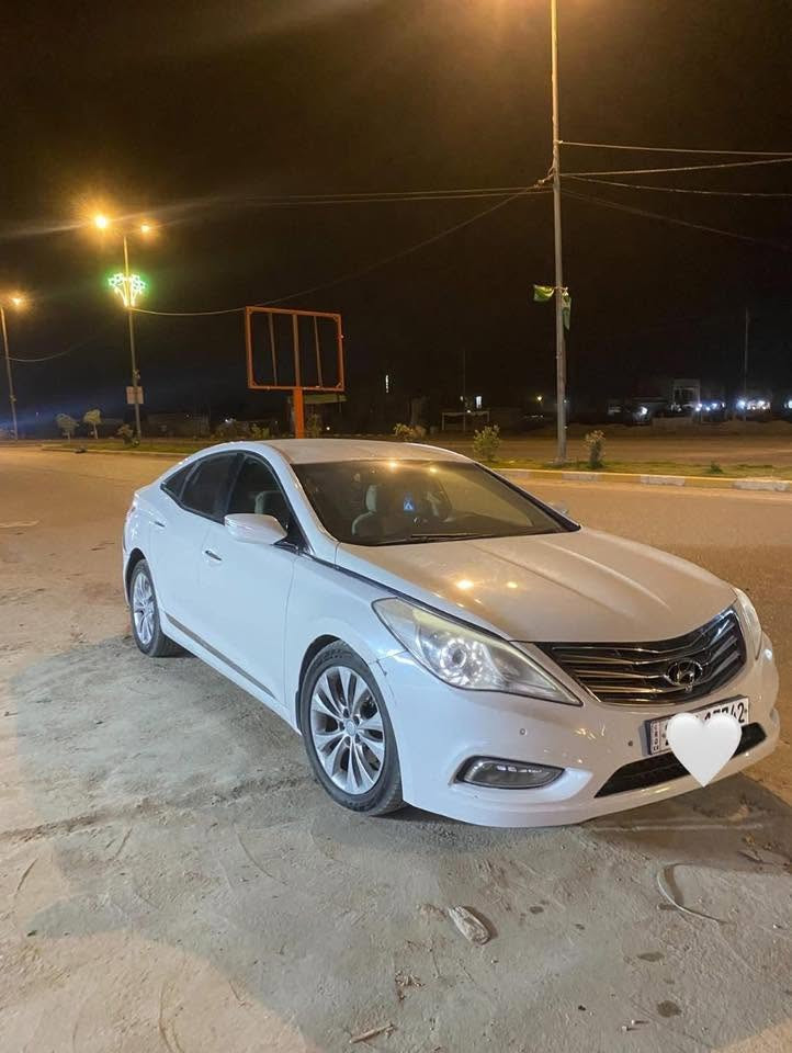 ازيرا ٢٠١٣ بيها جاملغ وبنيد بدون كصه بدون كصه كلك متومه ادوات ادوات مناسبه وجديده كير مكينه حداديه بشرط للأستفسار***********
