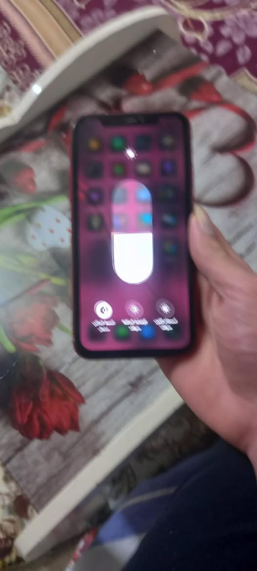 كلشي شغال مامبدل قطعه  فيس ايدي شغال ١٢٨كيكه   بس فطر من شاشه قليله من وره هم رقم هاتف ***********
