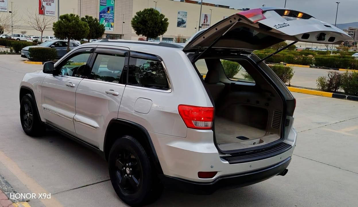 بسم الله سلام عليكم… رمضان كريم
جيب كراند شروكي خليجي دواخل عسلي 
 
مكفول من كل ظرر محرك 6. 3600مرغوب شرط 
ماشي129
 مكفول من من كلشي جديد بل جيس عل بلاد بونت رش  علمود جراد شبر بل جاملغ
-بصمه 7بصمات 
-شاشه كامره دوار
-داخل عسلي جديد  ملكي 
تحكم كشنات كاربايي
-شاشه كبيره +فول تحكم سترين
-ستيرن كهرباء 
-كراسي كهرباء +خز
-تدفئه +تبريد  قطعتين
-فور ويل دبل اكسل كل بلادي برغي مامفتح
-جنطه 
-لايت امامي  +زنون 
-بك لايت lED
- ويل كب  او تخم تاير ياباني جدد قبل اسبوع
-حساس  
المرايات جانبي ظد 
-عداد الكتروني 
-اوتو هولد 
-نضام سبورت +ايكو 
-مانع انزلاق 
-تبريد قطعتين 
-نقطه عميا
رقم سليمانيه كله جديد رقم سنويه  تحويل مباشر بسمي
السياره بدون نقص تبارك الرحمن
السعر 149فقط
عنوان السياره اربيل
*********** رجا كلشي كاتب مو شراي لتخابر احترامي لكل محترم أربيل, العراق
