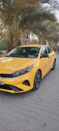 كيا فورتي موديل 23 وارد امريكي 170 ورقة حادثهة بين البابتين ونازل شوي ...