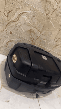 ‏السلام عليكم جنطه سلفر جديده جيب وگعد السعر ٧٠ للاستفسار ع الرقم***********
