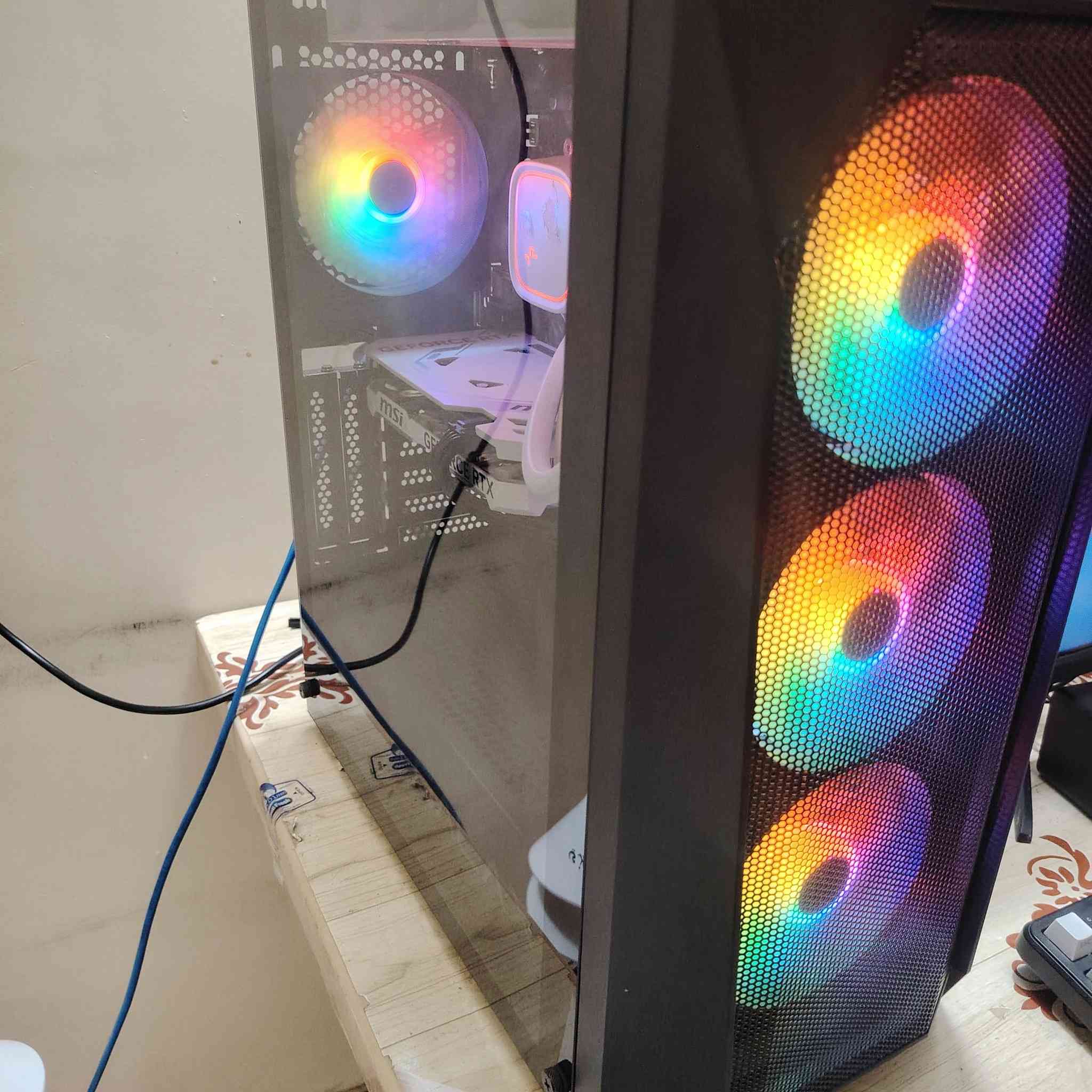 🔥🔥 PC Gaming احترافي للبيع 🔥🔥
✅ المعالج: Intel Core i5-14400f
✅ كارت الشاشة: MSI RTX 4060 OC 8GB
✅ المذربورد: ASUS H610M-K D4
✅ الرامات:T-Force RGB 16GB (2×8) 3200MHz
✅ التخزين: NVMe M.2 SSD 1TB بسرعة تصل إلى 5000MB/s
✅ المبرد المائي: DeepCool LE520 ARGB
✅ الباور سبلاي: MSI MAG A600DN
✅ الكيس: GALAX مع 4 مراوح RGB
🎮 يشغل أحدث الألعاب بأداء قوي جداً على دقة Full HD و 2K.
🎮 مناسب للألعاب، البث المباشر، المونتاج والتصميم.
❄️ تبريد مائي ممتاز ودرجات حرارة مستقرة.
🌈 إضاءة RGB وشكل جمالي مميز.
💰 السعر: 1200
📍 الموقع: بغداد - جميلة الأولى
📞 الهاتف: ***********
الجهاز نظيف وجاهز للفحص والتجربة.

✅ المعالج: Intel Core i5-14400f
✅ كارت الشاشة: MSI RTX 4060 OC 8GB
✅ المذربورد: ASUS H610M-K D4
✅ الرامات:T-Force RGB 16GB (2×8) 3200MHz
✅ التخزين: NVMe M.2 SSD 1TB بسرعة تصل إلى 5000MB/s
✅ المبرد المائي: DeepCool LE520 ARGB
✅ الباور سبلاي: MSI MAG A600DN
✅ الكيس: GALAX مع 4 مراوح RGB
🎮 يشغل أحدث الألعاب بأداء قوي جداً على دقة Full HD و 2K.
🎮 مناسب للألعاب، البث المباشر، المونتاج والتصميم.
❄️ تبريد مائي ممتاز ودرجات حرارة مستقرة.
🌈 إضاءة RGB وشكل جمالي مميز.
💰 السعر: 1200
📍 الموقع: بغداد - جميلة الأولى
📞 الهاتف: ***********
الجهاز نظيف وجاهز للفحص والتجربة.
