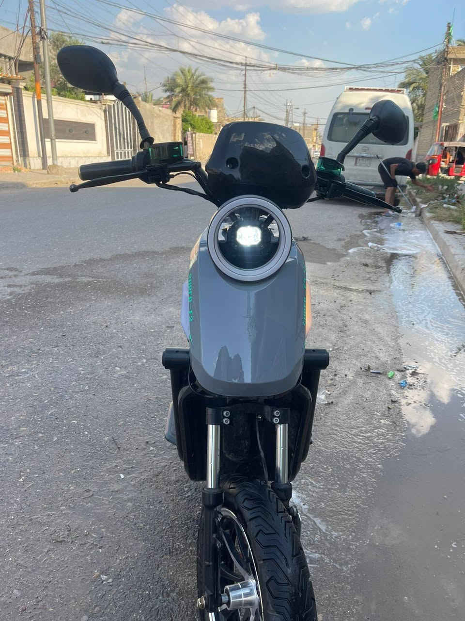 دراجه شحن F3
 5بطاريات ولي 
اربع سرع
نظام R
سويج وكارت وبصمه
دبل إشارة 
السعر ب750وبيها مجال الشراي
التواصل ***********
