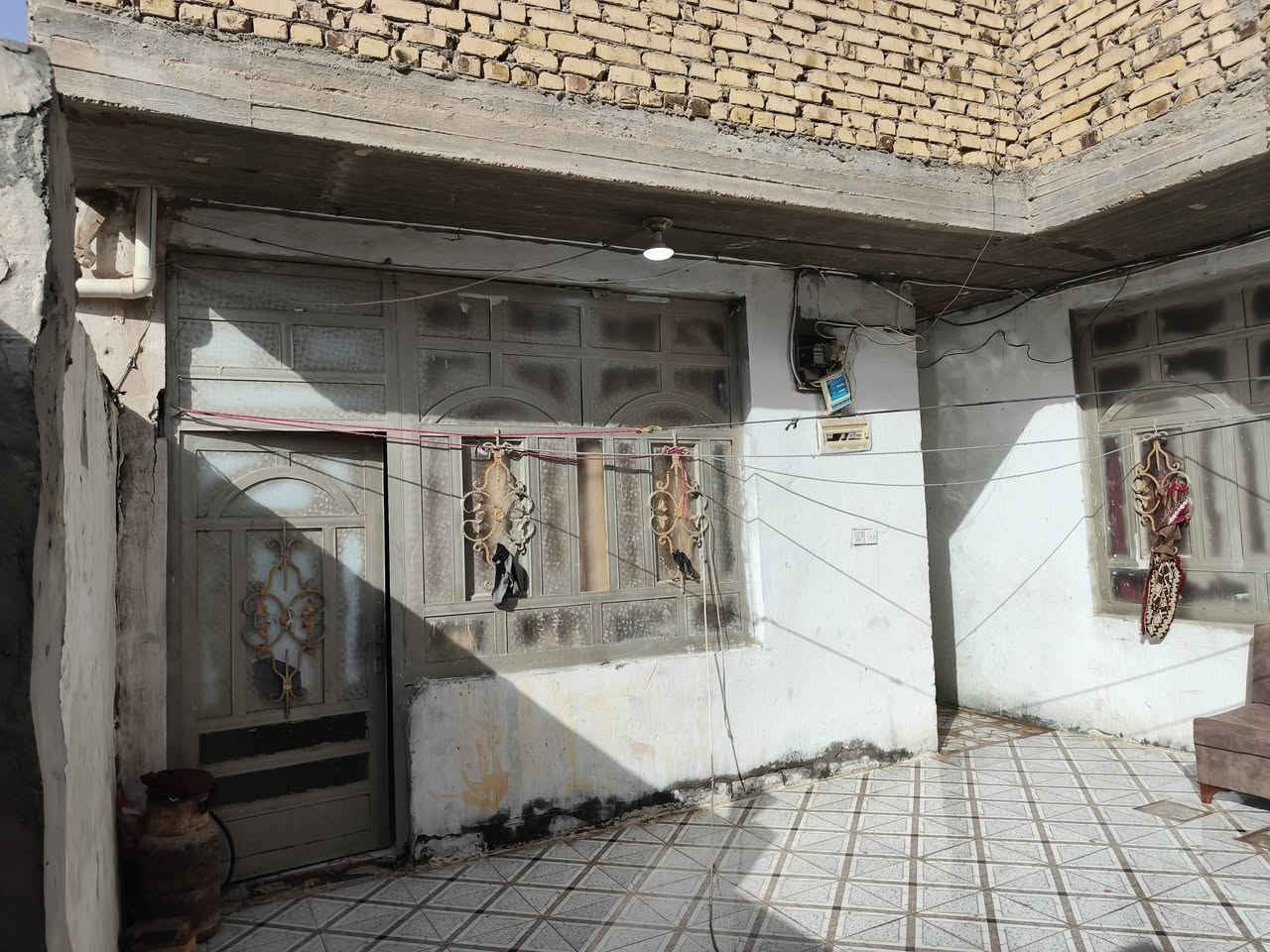 سلام عليكم على بركه الله 
اخوان دار للبيع المساحه 170 متر مكان شارع 80 طريق شريفه الجديد الدار زراعي 
يتكون الدار من مطبخ +هول + استقبال + صحيات مشتركه خارجيه + صحيات داخليه +2غرف نوم الصطح كامل من فرشي وستاره وامانه الله ورسوله الجوره هنا كله زينه ومحد اله دخل بل ثاني وشارع العام بصفك تجي وتشوف بعينك للستفسار خاص


**إذا كنت صاحب هذا الإعلان وتريد حذفه لأي سبب، رجاءا أرسل رسالة إلى الدعم الفني**