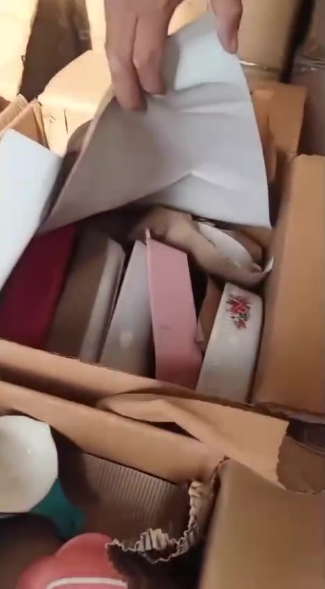 بايركس حراري كارتون ب 40الف واصل وإذا شلع بيهن مجال الطيبين/***********وتساب عنوان بغداد العدد 50او 55كارتون
