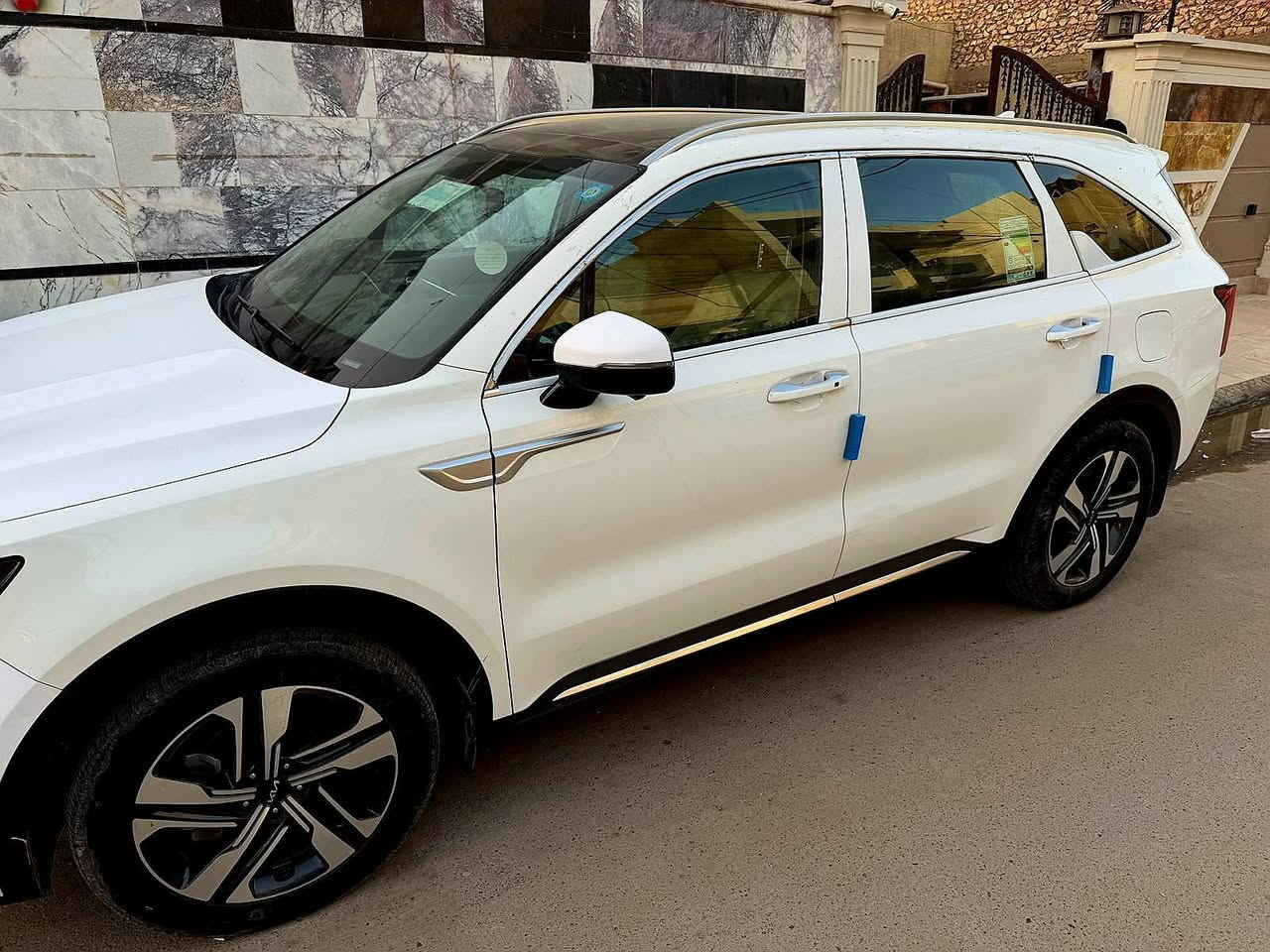 سورنتو 2023 وارد خليجي مكفول  بأسمي  تحويل مباشر ماشيه 60 
مواصفات 
____________
٦ سلندر 
٥ كامرات محيطيه
كامره بالمرآت الوسط
٣ قطع تبريد
ويل ٢٠
داتشو
كشنات تدفئه تبريد
المقاعد طوي كهربائي
منفذ شحن  تايب سي بالمقعد الأمامي
جلد اصلي
سقف بانوراما 
كير موس
جنطه كهرباء مع حساسات
تحكم ستيرن
مثبت سرعه
شاشه LED لمس
شفتات خلف الستيرن
اوامر صوتيه 
شاحن لاسلكي 
تشغيل عن بعد 
اشارة ترحيب
بصمات دخول ذكي عالأبواب
كراسي كهرباء
بردات بلاديه للأبواب الخلفيه 
هاند بريك كهربائي
رادار
 فول السياره فور اكس X4السعر 320 وبيه مجال لشراي
***********
