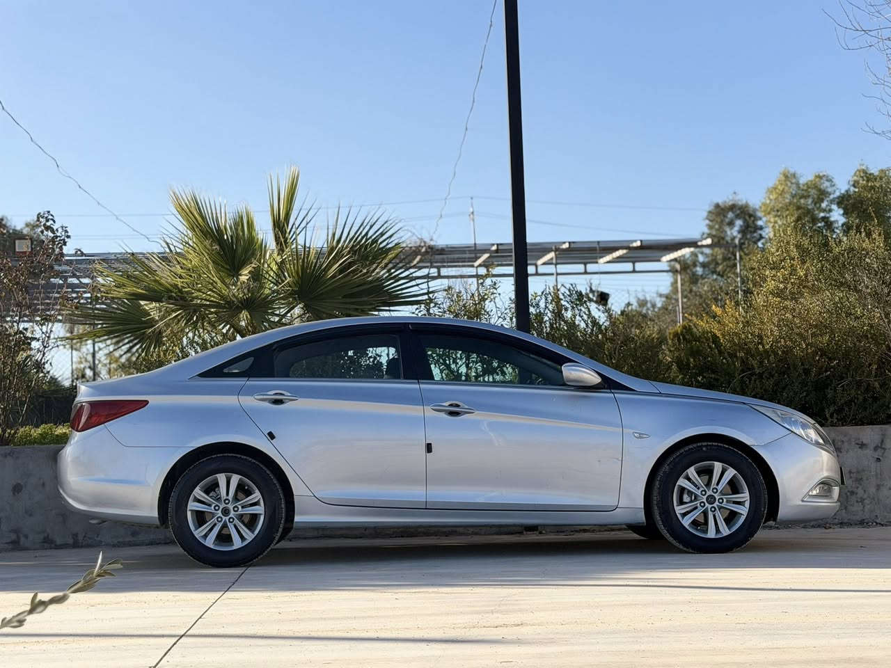 ‏هونداي سوناتا 2010 محرك 20 دوش  بلادي غير مفتوح
شاشة 
كامرا ABA 
ويل كب 
كشنات جلد 
السيارة جاهزة كير محرك تخم تاير جديد ￼حدادية امامي خلفي بشرط

‭0751 040 8643‬
‏*********** واتساب ￼
