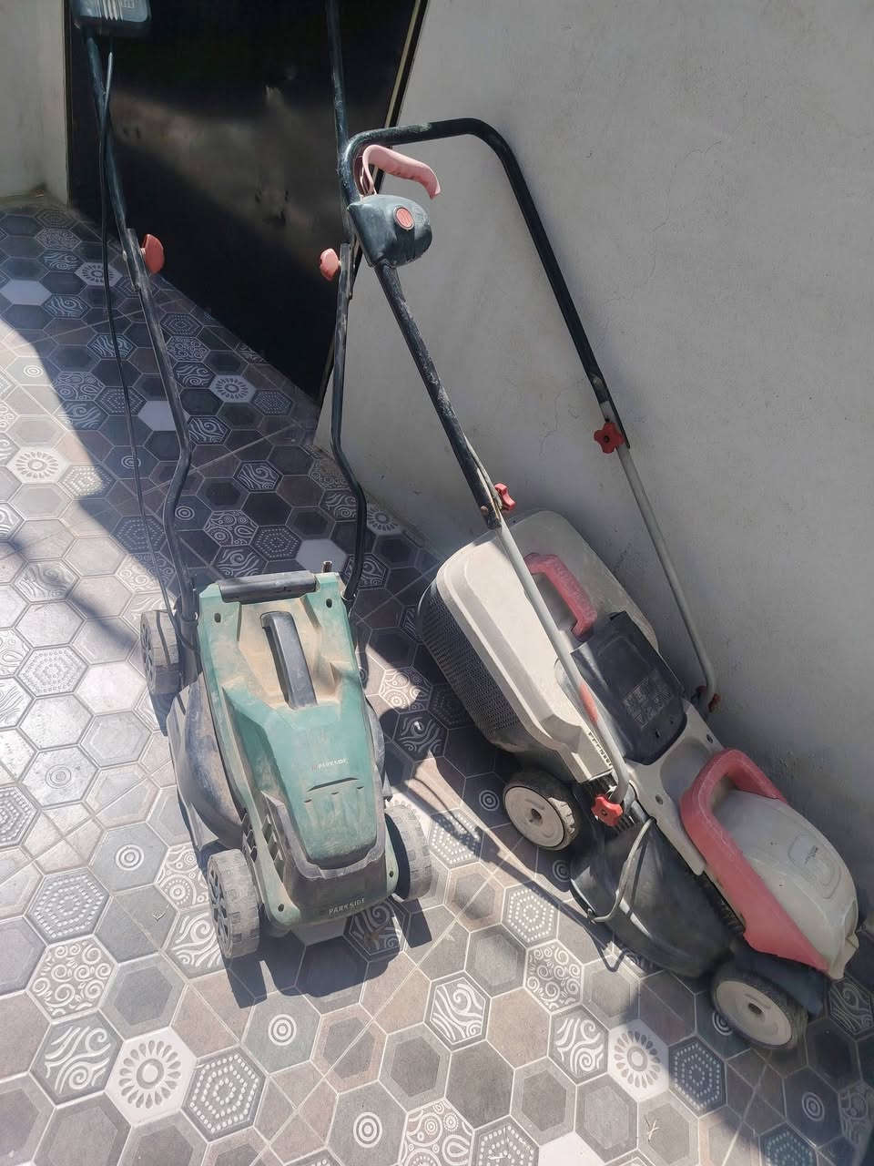 للبيع جهاز كشف المعادن السعر 40 وبي مجال شرط الشغل////// مكائن ثيل للبيع أثنينهم ب 30 فحم ***********
