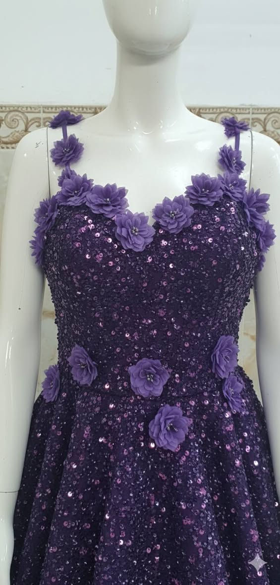 فستان سهرة (برنسيس) للبيع ✨💜
التفاصيل: فستان بنفسجي غامق ملكي، كله لمعة وشغل "ترتر" ناعم يضوي باللبس.
​الصدر: مطرز بورود بارزة (3D) تجنن وموديل حمالات ناعمة.
​القصة: نفشة (كلوش) وحجمه بالواقع أحلى بهواية من الصور.
​الحالة: نظيف جداً واستخدام بسيط (مثل الجديد).
​القياس: (يلبس من وزن 50 لحد وزن 80).
​السعر: (35) وقابل للتفاوض البسيط.
​المكان: (بغداد)
للحجز أو الاستفسار: مراسلة الخاص.


**إذا كنت صاحب هذا الإعلان وتريد حذفه لأي سبب، رجاءا أرسل رسالة إلى الدعم الفني**