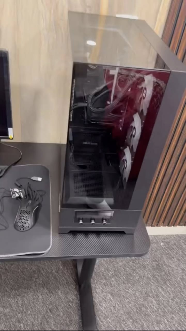 السلام عليكم pc اثنين للبيع
pc1 
cpu:core i5 14400f
case: darkfalsh dy450 pro mid tower  black
motherboard: Gigabyte B760M H D5
GPu:asus dual 4070 super 12gb oc black
RAm:DDR5 CORSAir vengeance 2x8gb 5200 mhz black
storage:lexar nm620 1TB gen 3
power supply:fsp HP2 800w bronze
cooler:Aqua Elite 360 v3 liquid cooler black
mointer : msi 27 MAG 27Qf 180Hz
2k Ips 0.5 ms
ups: GETX 2000va(12-12*12)
وياهة هدية ماوس كلوريس 
هدية سماعة لوجتك 
هدية كيبورد ريد دراكون ميكانيك
pc 2 
cpu : intel core i5 12400f
case:galaxe Revolution -01ATA-4FAn-black 4 fans
motherboard:H610m-g msi Pro
GPU:RTX 3060 12 gb galax
memory :Ram black wolf 2x8 16gb 3200mhz RGB
power supply:xigmatic600w 80+ gold 
storage:ssd 256 gb bsata 
storage :HDD seagate 1TB 7200 Rpm 
cooler:air cooler sama pro


**إذا كنت صاحب هذا الإعلان وتريد حذفه لأي سبب، رجاءا أرسل رسالة إلى الدعم الفني**