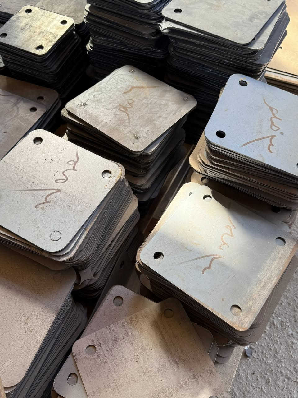 ✅بوز بليت فاعد بليت مختلف القياسات
 6,000👈30cm*30cm*6m
3,000👈25cm*25cm*4m
3,000👈20cm*20cm*6m
2,000👈20cm*20cm*4m
1,500👈20cm*20cm*3m
1,500👈15cm*15cm*4m
1,000👈15cm*15cm*3m

ملاحظة يتوفر اسعار مناسبة الى اهل المحلات الانشائية 
***********
