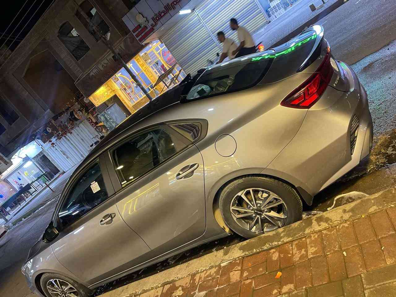 السلام عليكم من رخصت مشروف
فورتي موديل 22 
السيارة مواصفات نص فول 
تحكم ستيرين 
مانع انزلاق
رادار امامي
رادار خلفي
اهواي بيها موصفات بعد
السعر 150 وبيها مجال حك الجية
العنوان الدورة
***********
