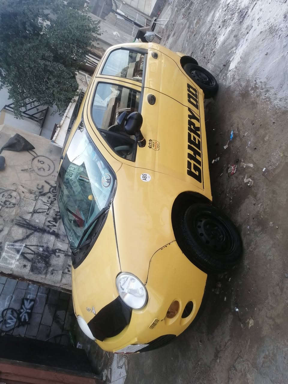 كيو كيو للبيع موديل 2012 بيها دفتر بانزين نقابه مصفره كير محرك شرط كاهربائيات كله شغال شرط التحويل و الوكاله مكان السياره كركوك السعر 27 بي مجال للاستفسار ***********
