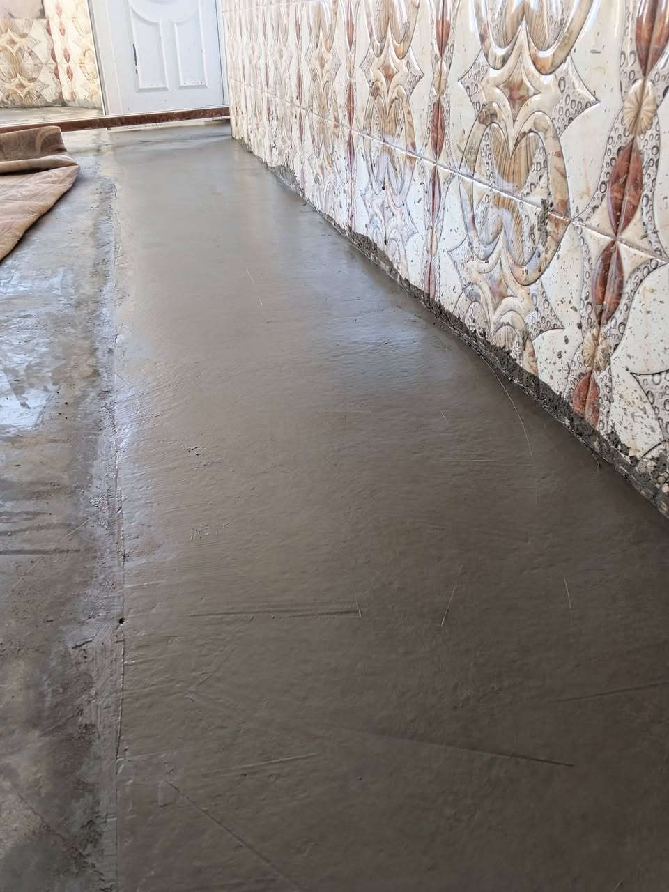 السلام عليكم اخوان بنا بلوك وصب ارضيات ناعم وخشن ومتفرق حالين والرزق على الله للاتصال ***********  /***********
