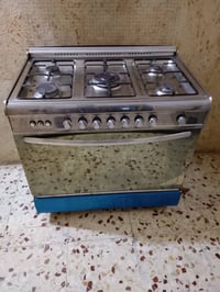 طباخ جديد. كله شغال السعر 175 وبي مجال  07868459446